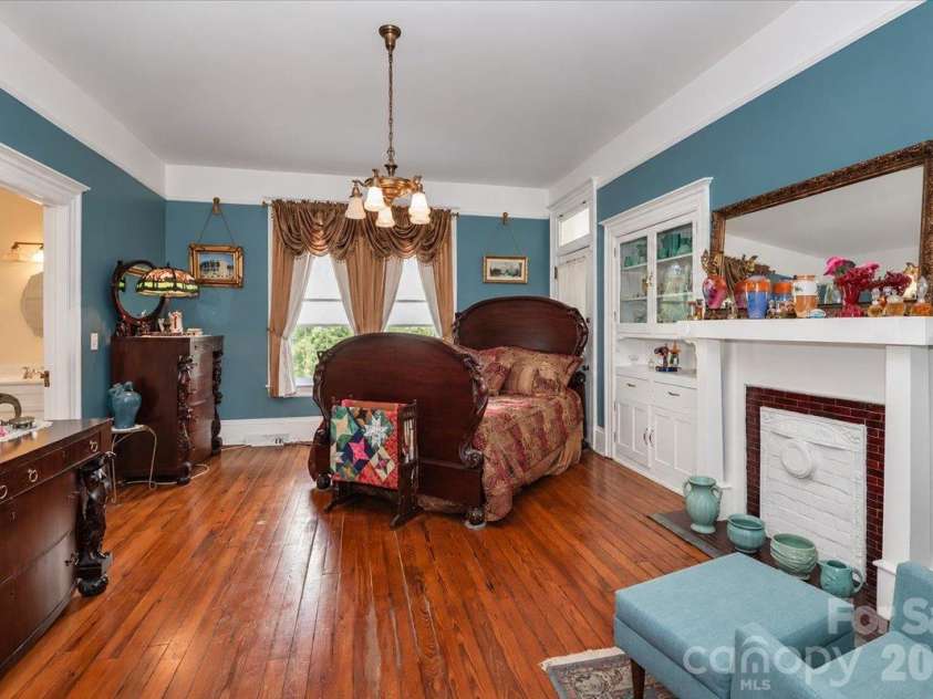 403 Front Street, Statesville, NC 28677.  MLS# CAR4430672, YatesRealty ID 57391. Primary Bedroom - Main Floor
