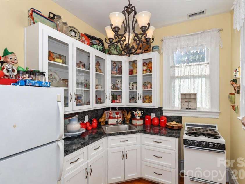403 Front Street, Statesville, NC 28677.  MLS# CAR4430672, YatesRealty ID 57391. Upstairs Kitchenette