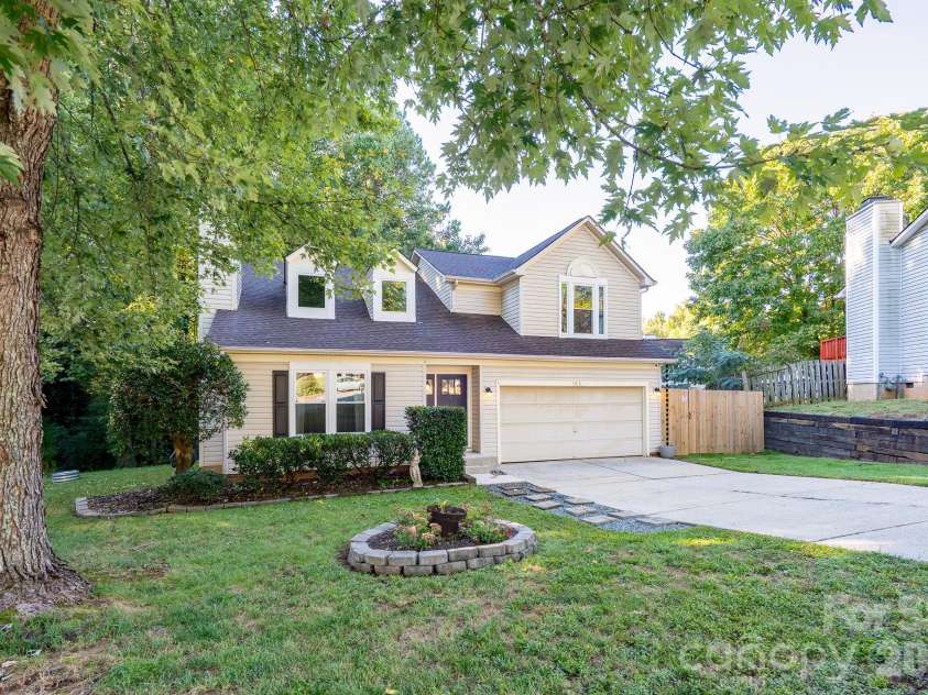 5418 Groveton Court, Charlotte, NC 28269.  MLS# CAR4433479, YatesRealty ID 57393. 