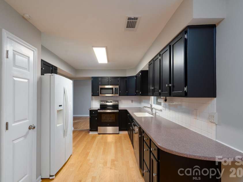 5418 Groveton Court, Charlotte, NC 28269.  MLS# CAR4433479, YatesRealty ID 57393. 