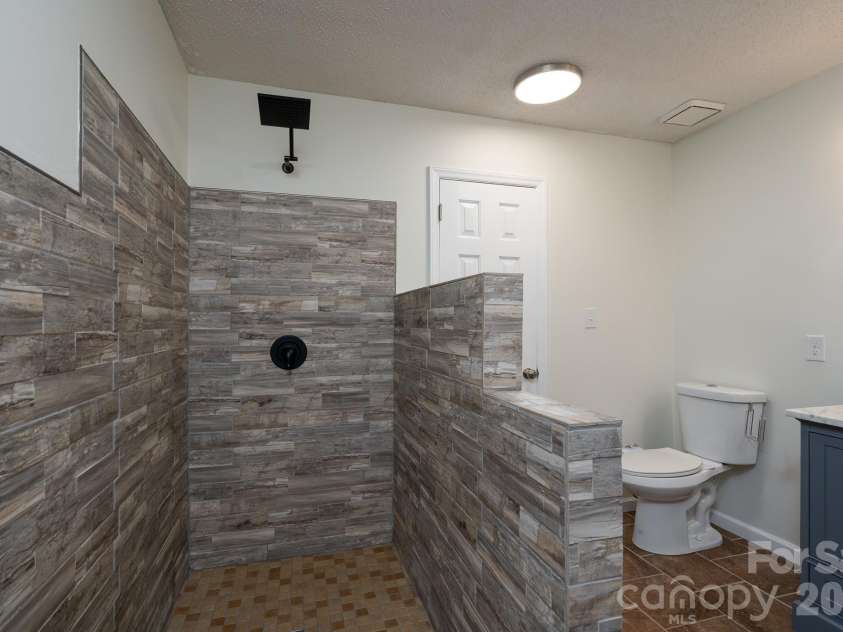 5418 Groveton Court, Charlotte, NC 28269.  MLS# CAR4433479, YatesRealty ID 57393. 