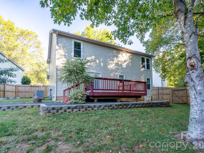 5418 Groveton Court, Charlotte, NC 28269.  MLS# CAR4433479, YatesRealty ID 57393. 