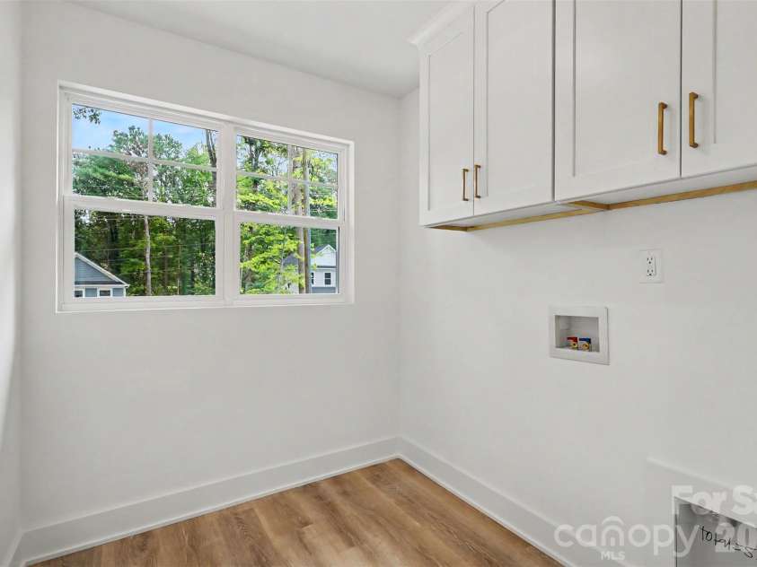 603 Lewis Street, Dallas, NC 28034.  MLS# CAR4431646, YatesRealty ID 57397. 