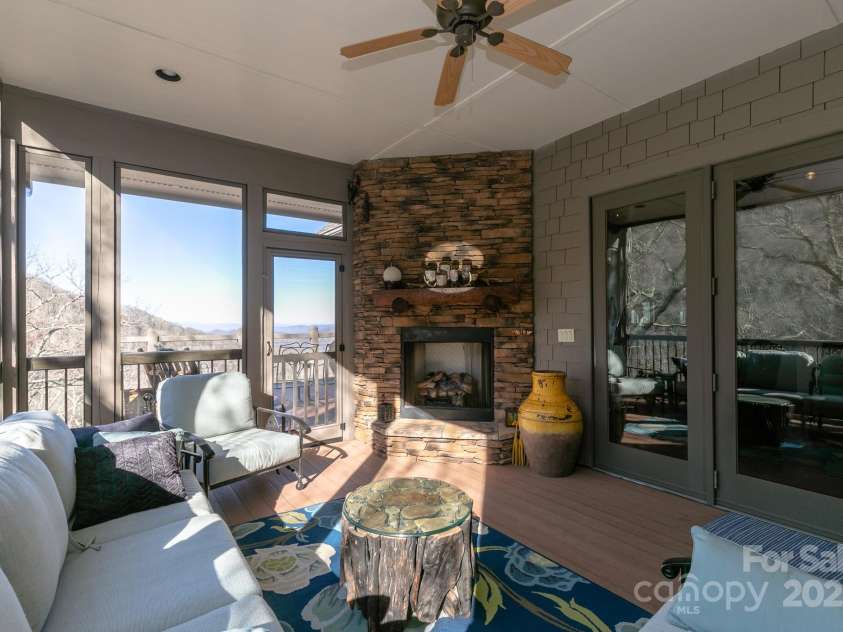 224 Logging Horse Road, Burnsville, NC 28714.  MLS# CAR4210450, YatesRealty ID 574. 