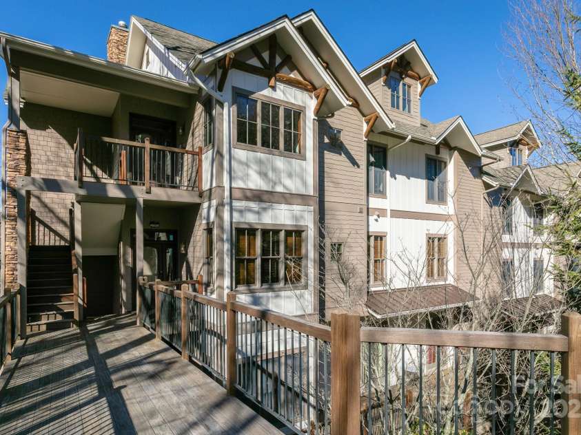 224 Logging Horse Road, Burnsville, NC 28714.  MLS# CAR4210450, YatesRealty ID 574. 