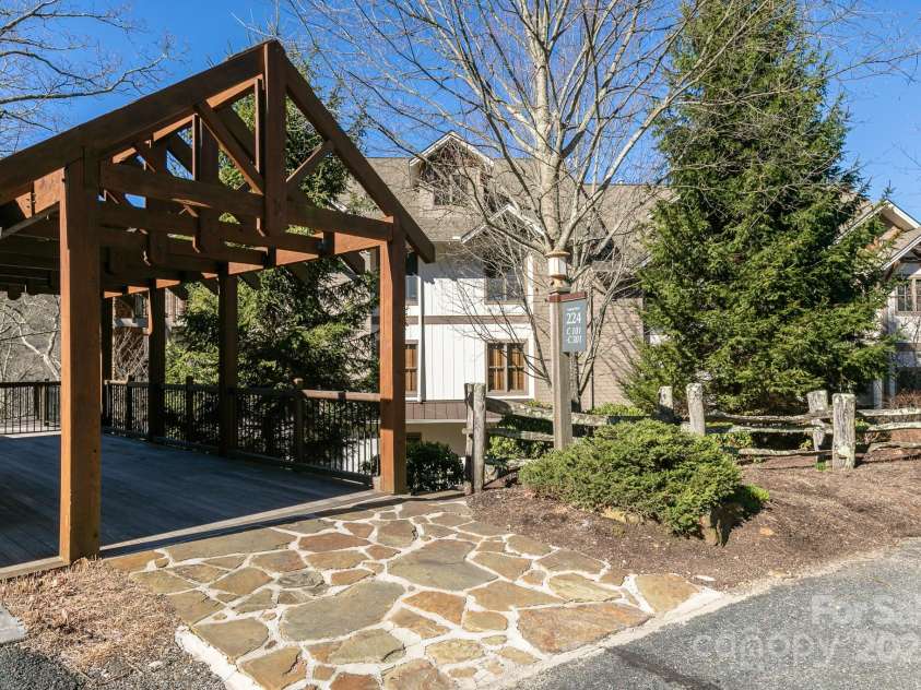 224 Logging Horse Road, Burnsville, NC 28714.  MLS# CAR4210450, YatesRealty ID 574. 