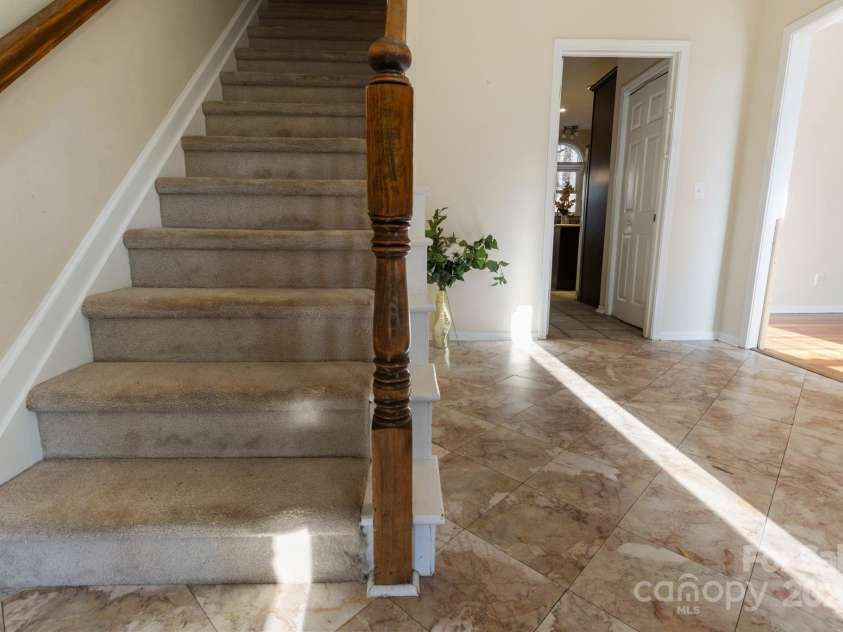 4806 Hickory Glen Drive, Matthews, NC 28105.  MLS# CAR4329359, YatesRealty ID 574. 