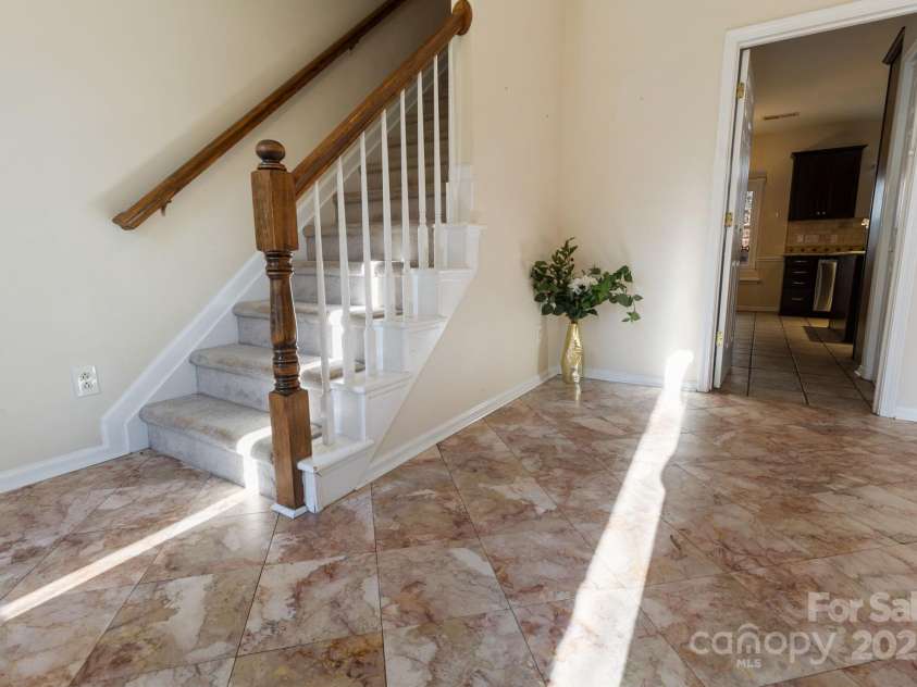 4806 Hickory Glen Drive, Matthews, NC 28105.  MLS# CAR4329359, YatesRealty ID 574. 