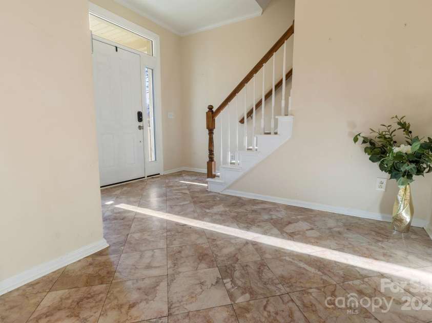 4806 Hickory Glen Drive, Matthews, NC 28105.  MLS# CAR4329359, YatesRealty ID 574. 