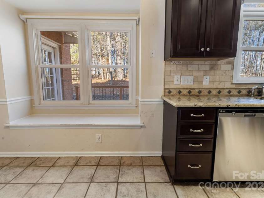 4806 Hickory Glen Drive, Matthews, NC 28105.  MLS# CAR4329359, YatesRealty ID 574. 