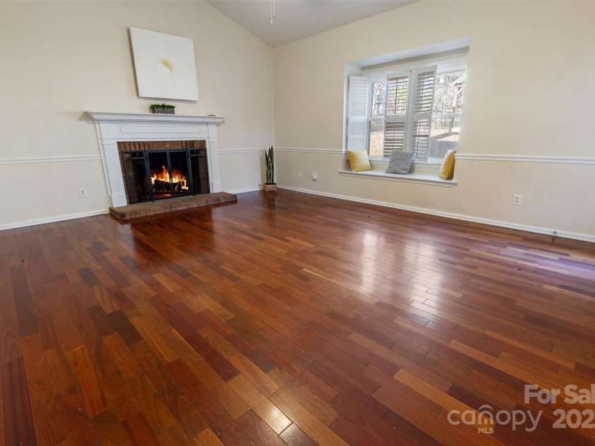 4806 Hickory Glen Drive, Matthews, NC 28105.  MLS# CAR4329359, YatesRealty ID 574. 