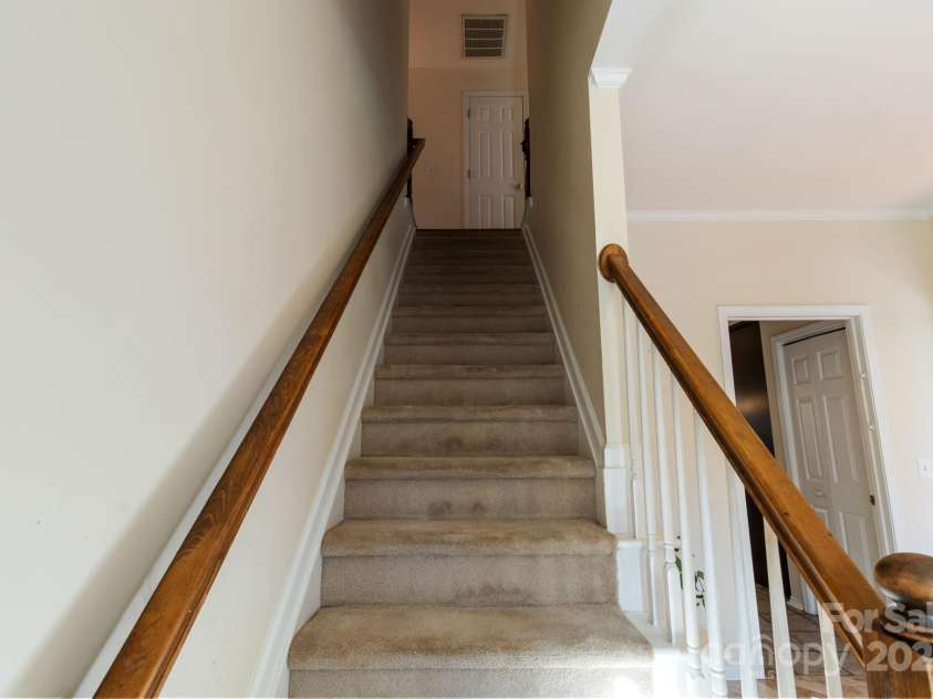 4806 Hickory Glen Drive, Matthews, NC 28105.  MLS# CAR4329359, YatesRealty ID 574. 