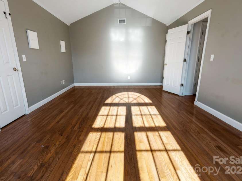 4806 Hickory Glen Drive, Matthews, NC 28105.  MLS# CAR4329359, YatesRealty ID 574. 