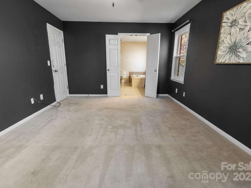 4806 Hickory Glen Drive, Matthews, NC 28105.  MLS# CAR4329359, YatesRealty ID 574. 