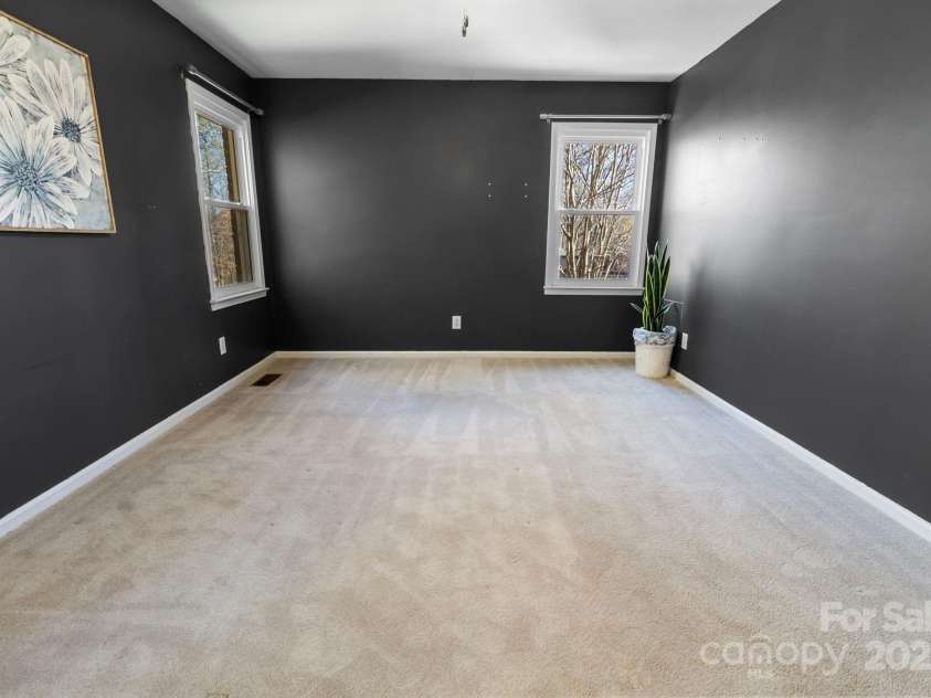 4806 Hickory Glen Drive, Matthews, NC 28105.  MLS# CAR4329359, YatesRealty ID 574. 