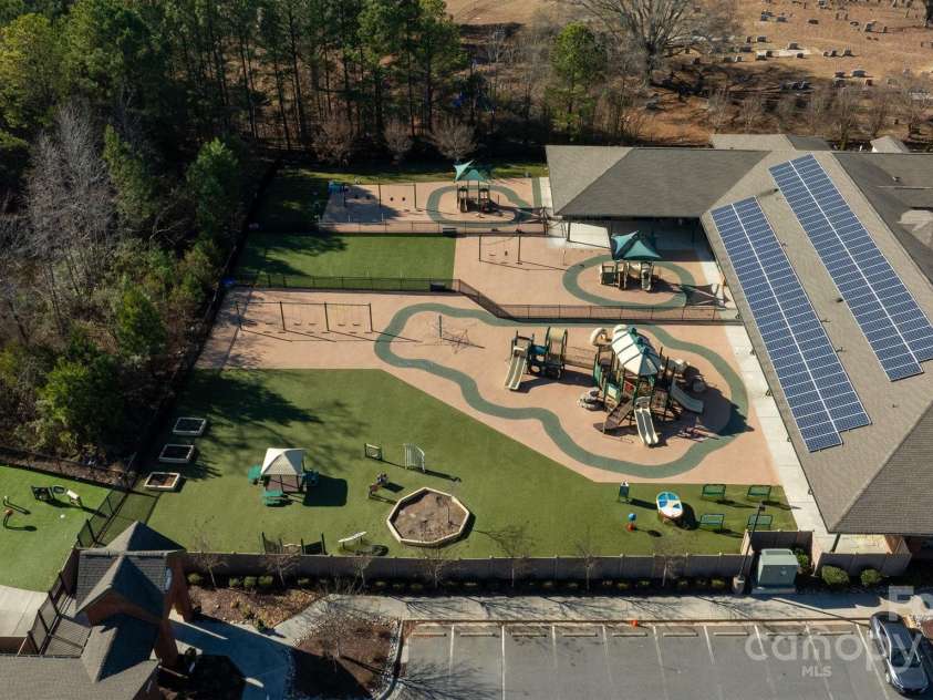 4806 Hickory Glen Drive, Matthews, NC 28105.  MLS# CAR4329359, YatesRealty ID 574. 