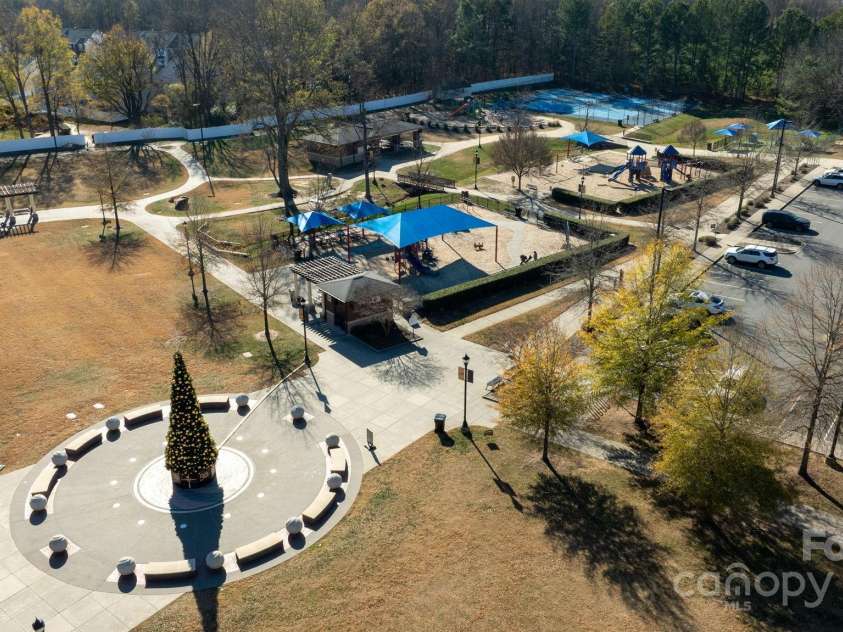 4806 Hickory Glen Drive, Matthews, NC 28105.  MLS# CAR4329359, YatesRealty ID 574. 