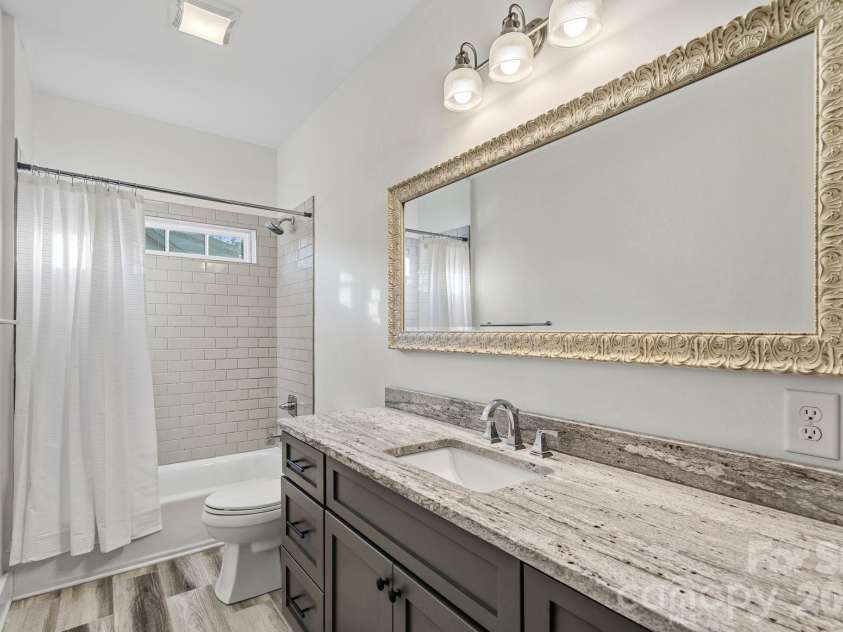 1333 Riverside Drive, Charlotte, NC 28214.  MLS# CAR4431741, YatesRealty ID 57404. 2nd Floor Bath 2