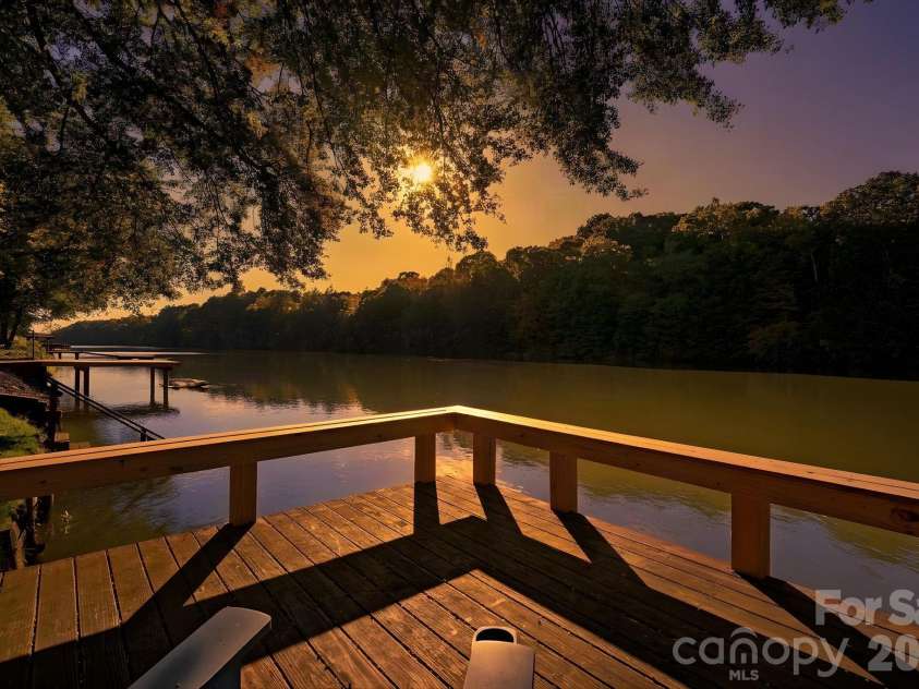 1333 Riverside Drive, Charlotte, NC 28214.  MLS# CAR4431741, YatesRealty ID 57404. 
