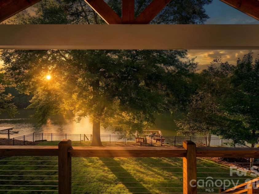 1333 Riverside Drive, Charlotte, NC 28214.  MLS# CAR4431741, YatesRealty ID 57404. 