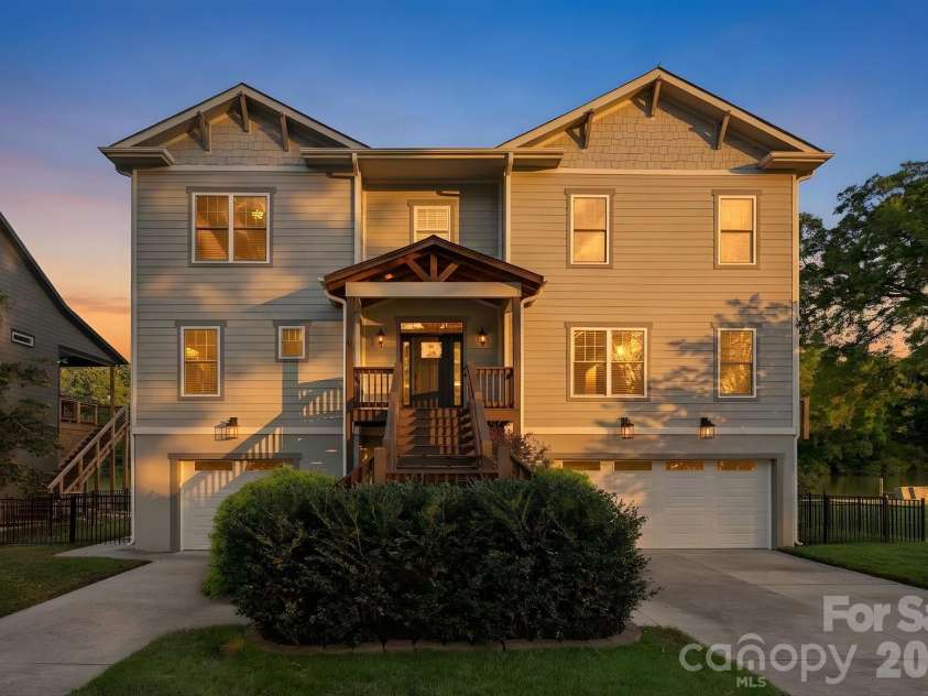 1333 Riverside Drive, Charlotte, NC 28214.  MLS# CAR4431741, YatesRealty ID 57404. 