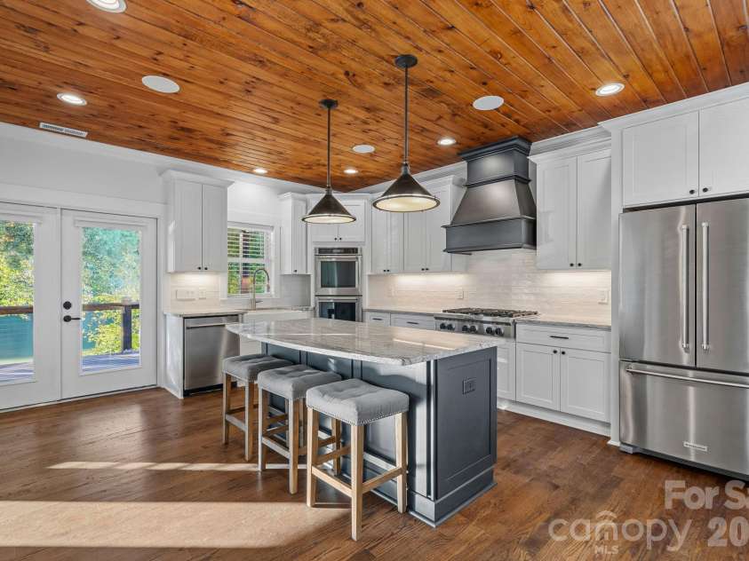 1333 Riverside Drive, Charlotte, NC 28214.  MLS# CAR4431741, YatesRealty ID 57404. 