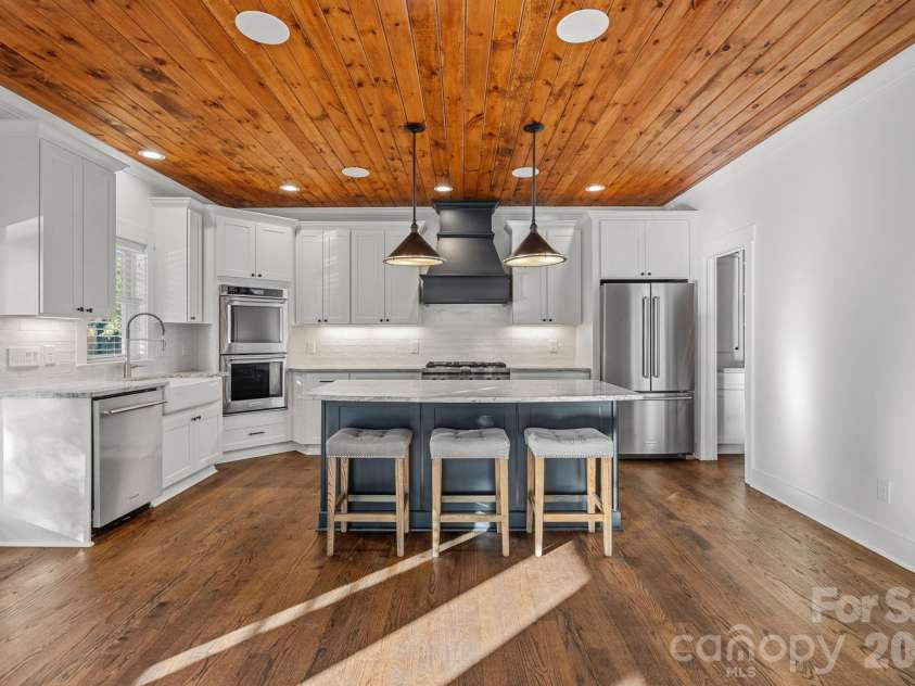 1333 Riverside Drive, Charlotte, NC 28214.  MLS# CAR4431741, YatesRealty ID 57404. 