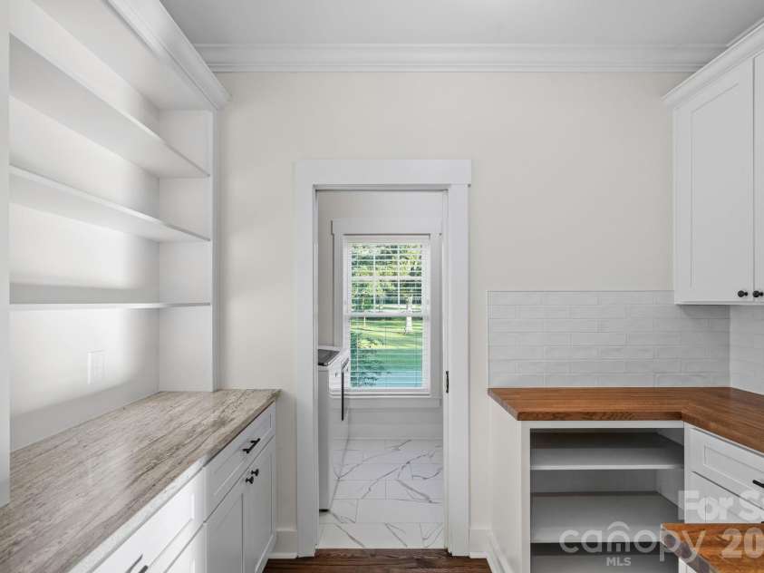 1333 Riverside Drive, Charlotte, NC 28214.  MLS# CAR4431741, YatesRealty ID 57404. 