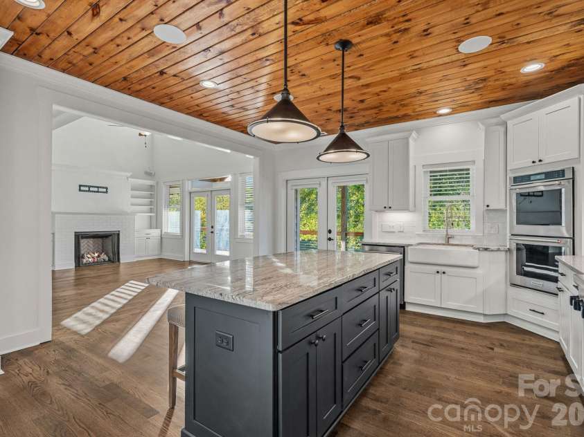 1333 Riverside Drive, Charlotte, NC 28214.  MLS# CAR4431741, YatesRealty ID 57404. 