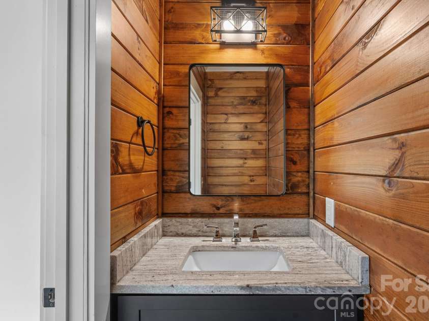 1333 Riverside Drive, Charlotte, NC 28214.  MLS# CAR4431741, YatesRealty ID 57404. 