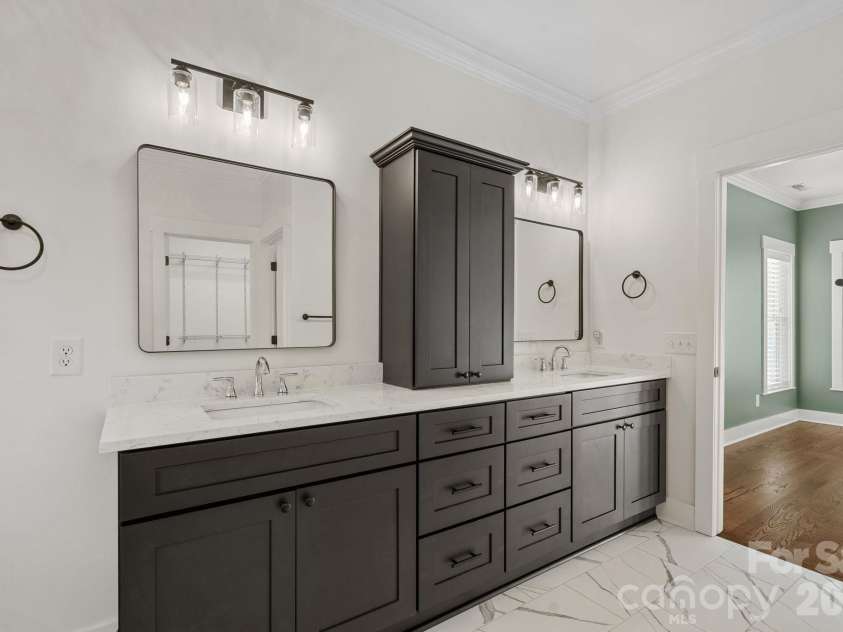 1333 Riverside Drive, Charlotte, NC 28214.  MLS# CAR4431741, YatesRealty ID 57404. 