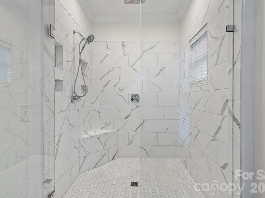1333 Riverside Drive, Charlotte, NC 28214.  MLS# CAR4431741, YatesRealty ID 57404. 