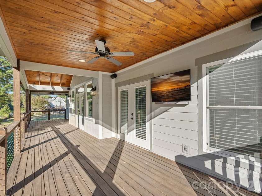 1333 Riverside Drive, Charlotte, NC 28214.  MLS# CAR4431741, YatesRealty ID 57404. 