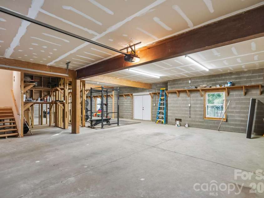 1333 Riverside Drive, Charlotte, NC 28214.  MLS# CAR4431741, YatesRealty ID 57404. 