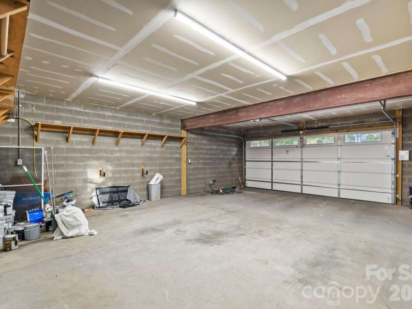 1333 Riverside Drive, Charlotte, NC 28214.  MLS# CAR4431741, YatesRealty ID 57404. 