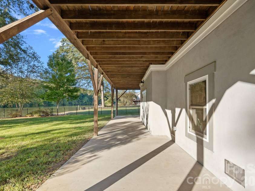 1333 Riverside Drive, Charlotte, NC 28214.  MLS# CAR4431741, YatesRealty ID 57404. 