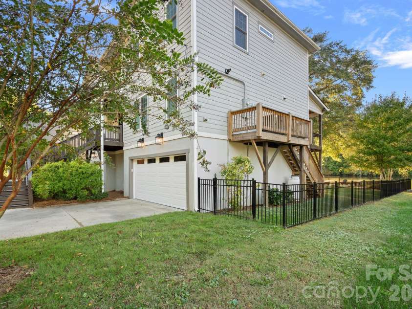 1333 Riverside Drive, Charlotte, NC 28214.  MLS# CAR4431741, YatesRealty ID 57404. 