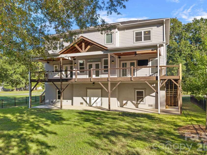1333 Riverside Drive, Charlotte, NC 28214.  MLS# CAR4431741, YatesRealty ID 57404. 