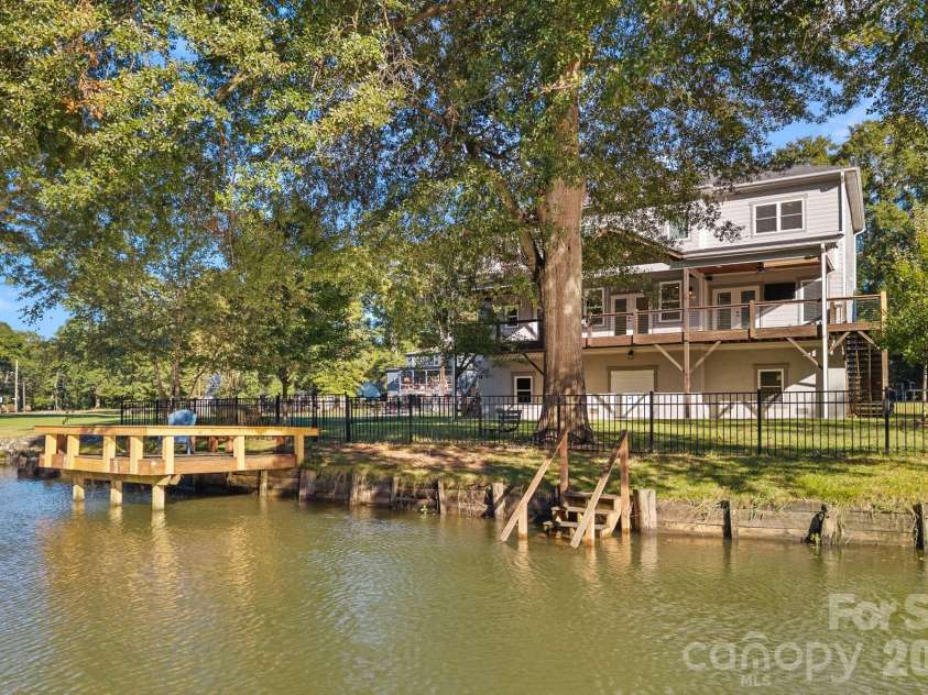 1333 Riverside Drive, Charlotte, NC 28214.  MLS# CAR4431741, YatesRealty ID 57404. 