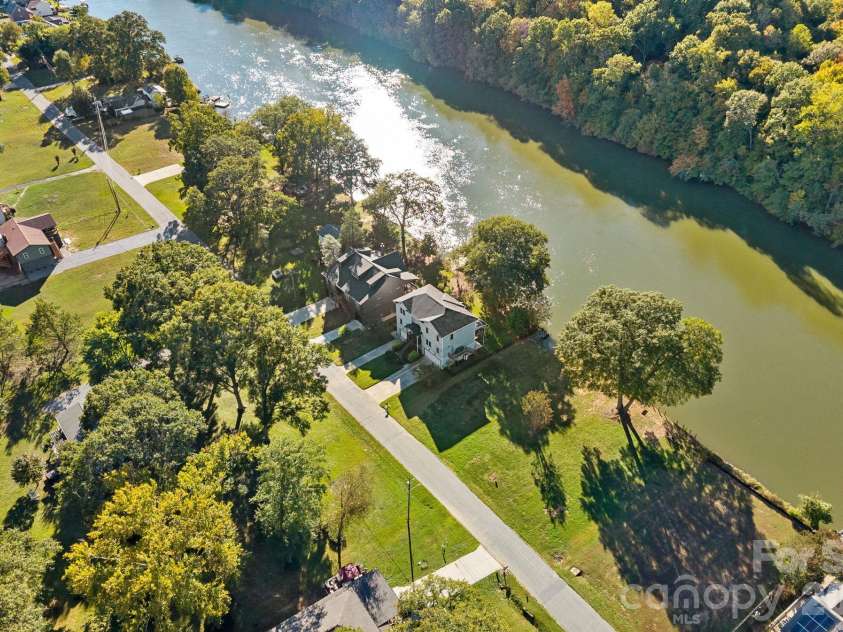1333 Riverside Drive, Charlotte, NC 28214.  MLS# CAR4431741, YatesRealty ID 57404. 