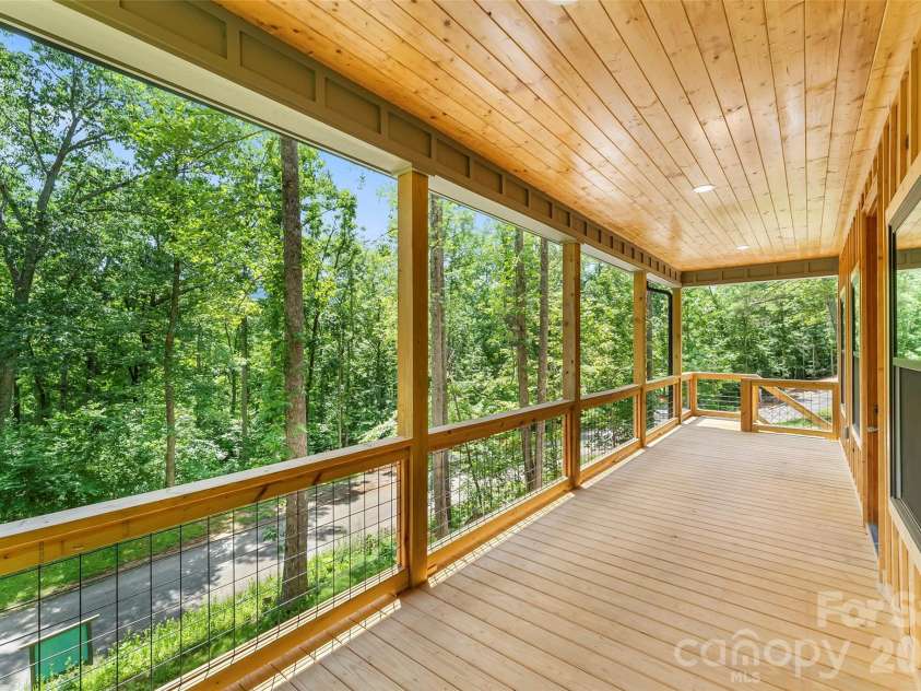 511 Blue Ridge Drive, Marion, NC 28752.  MLS# CAR4274590, YatesRealty ID 57406. 