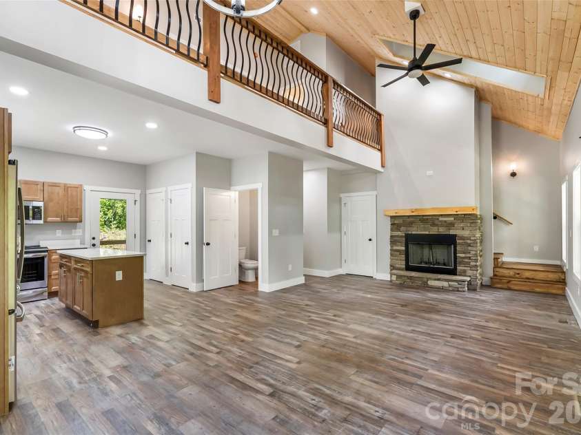 511 Blue Ridge Drive, Marion, NC 28752.  MLS# CAR4274590, YatesRealty ID 57406. 