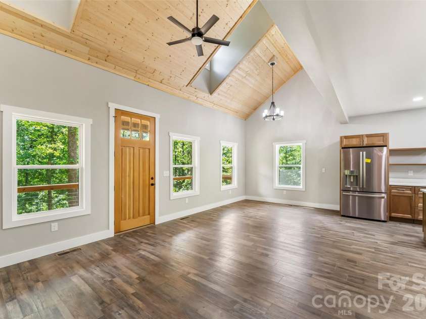 511 Blue Ridge Drive, Marion, NC 28752.  MLS# CAR4274590, YatesRealty ID 57406. 