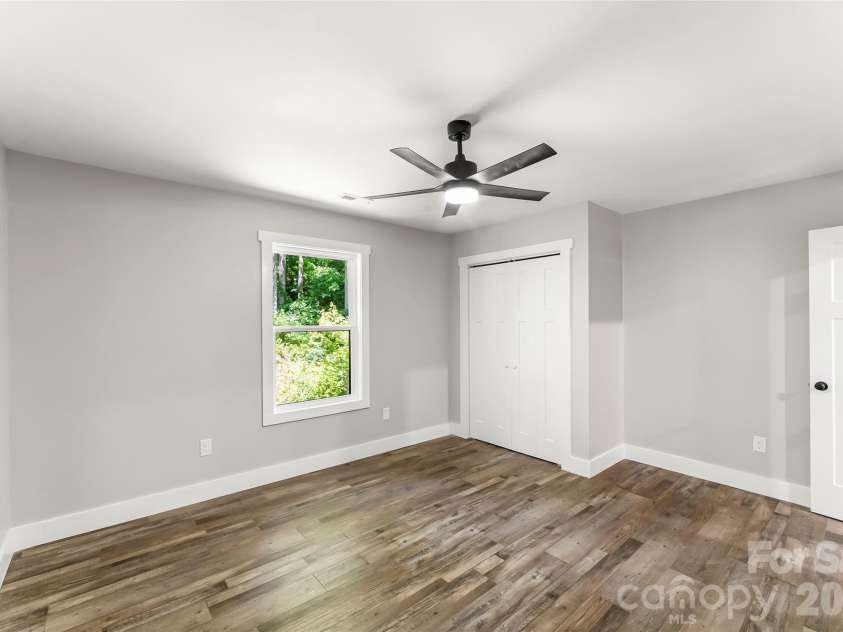 511 Blue Ridge Drive, Marion, NC 28752.  MLS# CAR4274590, YatesRealty ID 57406. 