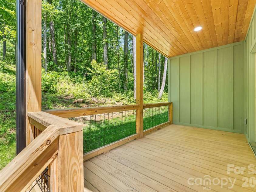 511 Blue Ridge Drive, Marion, NC 28752.  MLS# CAR4274590, YatesRealty ID 57406. 