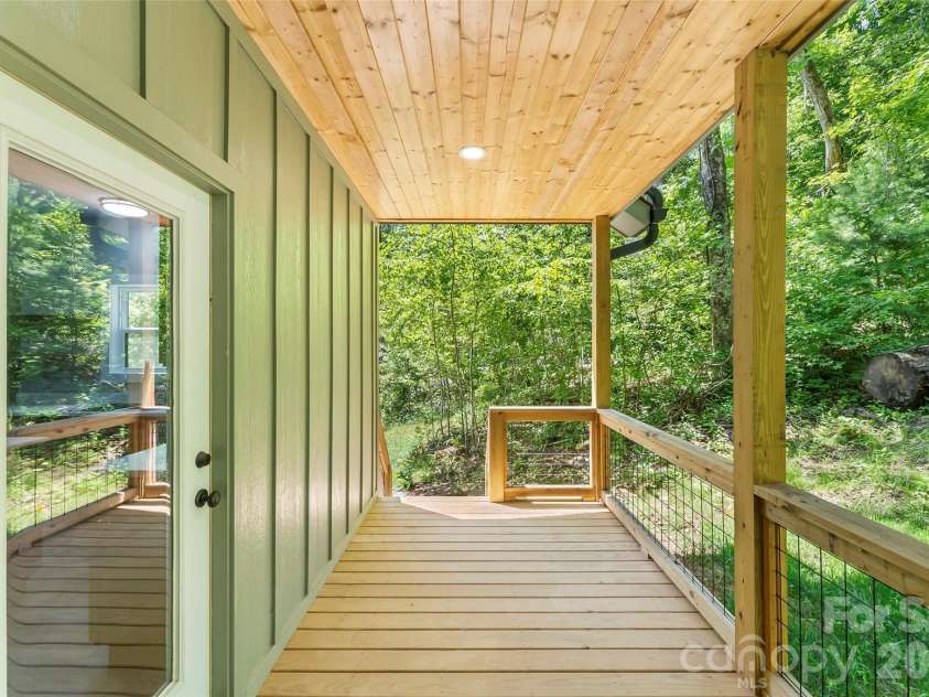 511 Blue Ridge Drive, Marion, NC 28752.  MLS# CAR4274590, YatesRealty ID 57406. 