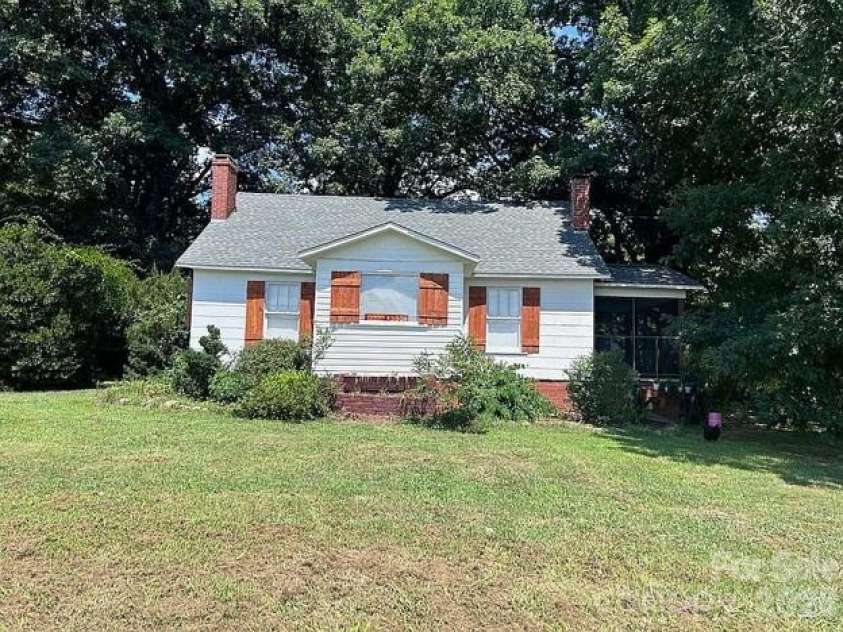 4831 Sulphur Springs Road, Hickory, NC 28601.  MLS# CAR4435820, YatesRealty ID 57407. 