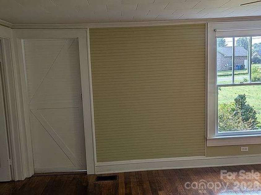 4831 Sulphur Springs Road, Hickory, NC 28601.  MLS# CAR4435820, YatesRealty ID 57407. 