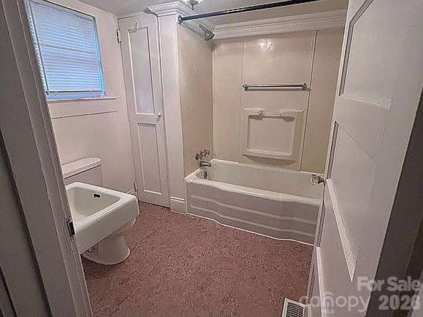 4831 Sulphur Springs Road, Hickory, NC 28601.  MLS# CAR4435820, YatesRealty ID 57407. 