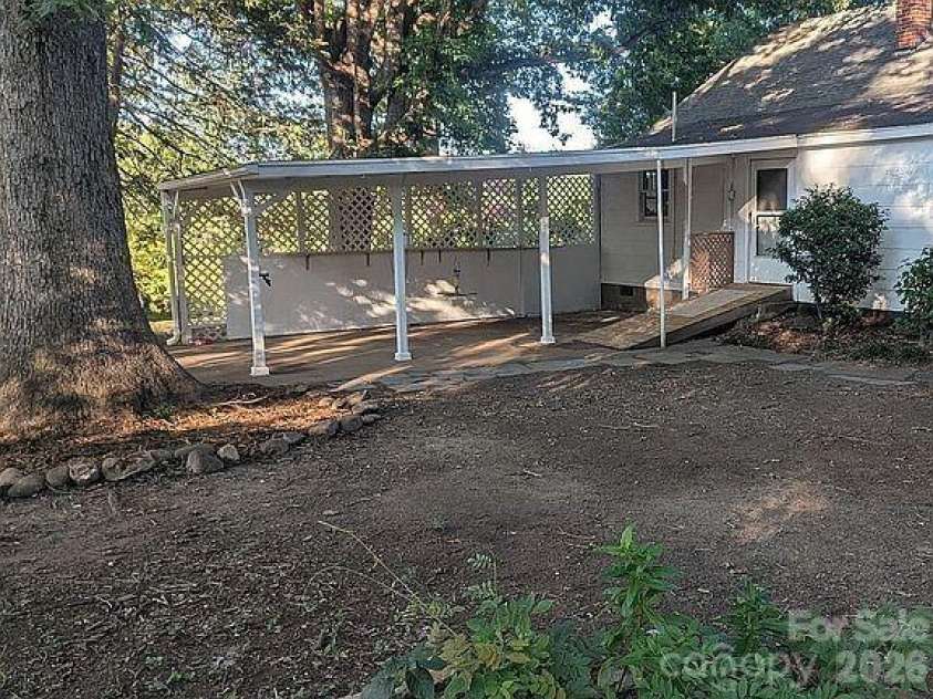 4831 Sulphur Springs Road, Hickory, NC 28601.  MLS# CAR4435820, YatesRealty ID 57407. 